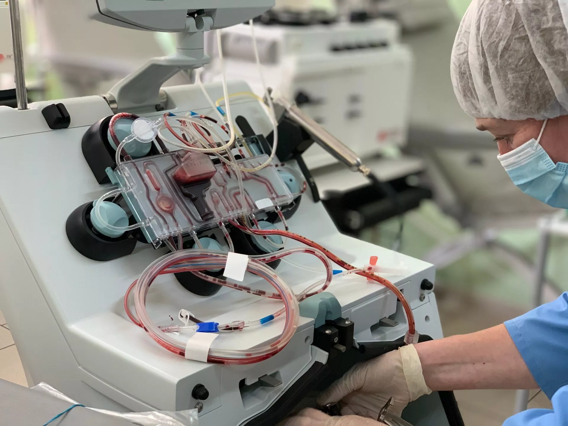 Apheresis machine to extract plasma and platelet from whole blood.